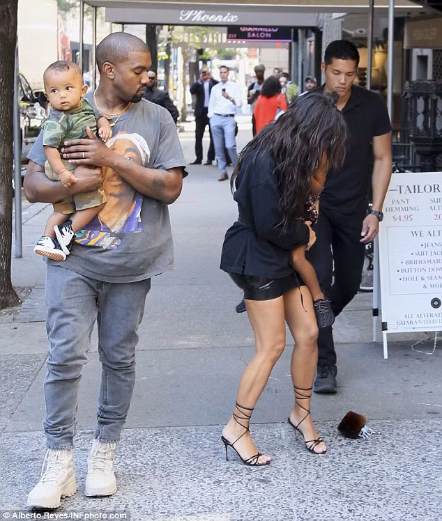 Bà mẹ hai con đã lấy lại vóc dáng sau khi sinh con thứ hai 9 tháng.