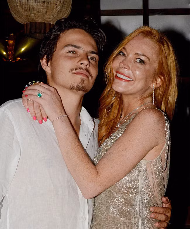 Tỷ phú người Nga 22 tuổi, Egor Tarabasov gặp và quen với Lindsay Lohan qua giới thiệu của một người bạn chung trong một bữa tiệc. Hai người hẹn hò với nhau từ 8 tháng trước. Thời gian đó Lindsay cho biết cô rất hạnh phúc và Egor là một chàng trai tuyệt vời.