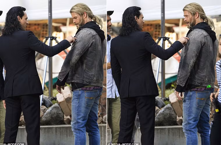 Cặp diễn viên này vào vai hai anh em trong phim Thor: Ragnarok. Chris Hemsworth đội tóc giả màu vàng vào vai Thần Sấm Thor, còn Tom Hiddleston trong vai Loki.