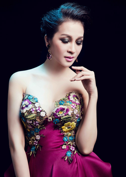 Với nhan sắc bất chấp thời gian, MC Thanh Mai đẹp cuốn hút ở mọi góc hình trong bộ ảnh mới. 