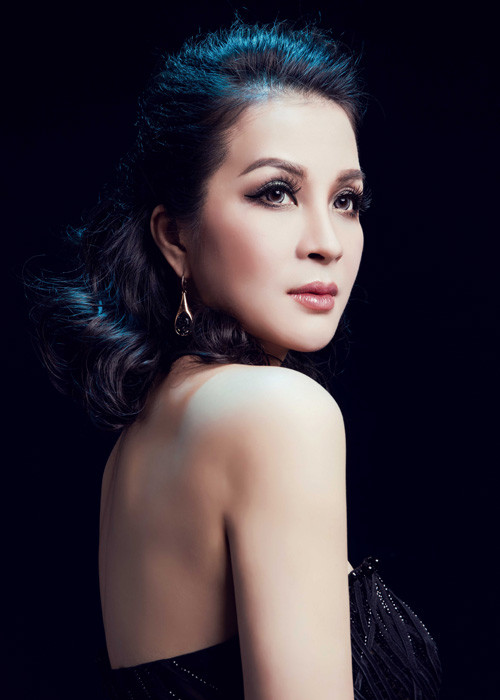 Dù đã ở độ tuổi 43 nhưng Á hậu Điện ảnh 1992 vẫn sở hữu làn da căng mịn và vóc dáng nuột nà. 