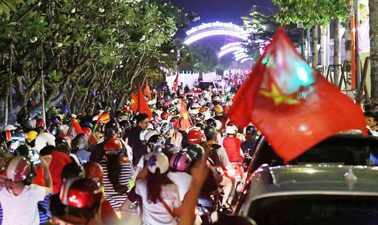 Đường phố TP HCM có một đêm không ngủ...