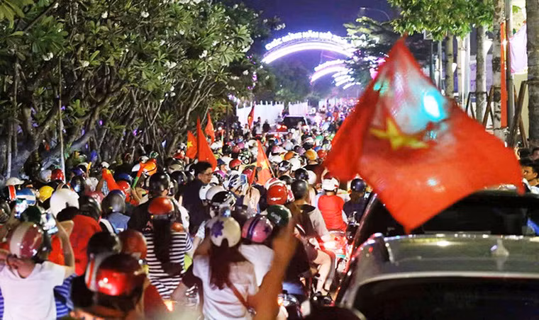 Đường phố TP HCM có một đêm không ngủ...