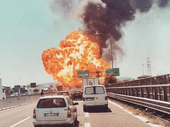 No gan san bay Italy, 20 nguoi bi thuong