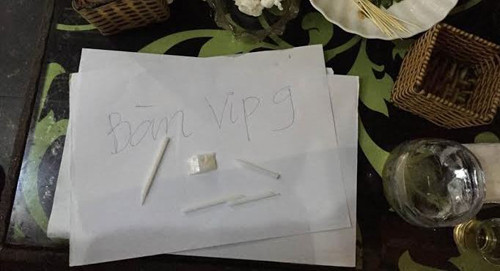 Canh sat dot kich quan bar, hang tram dan choi bo chay-Hinh-3