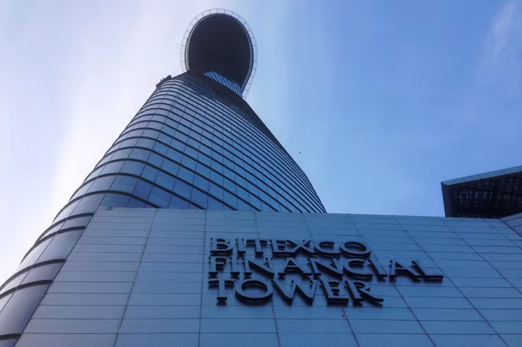 Tran dia phao hoa tren san truc thang toa nha cao nhat TPHCM