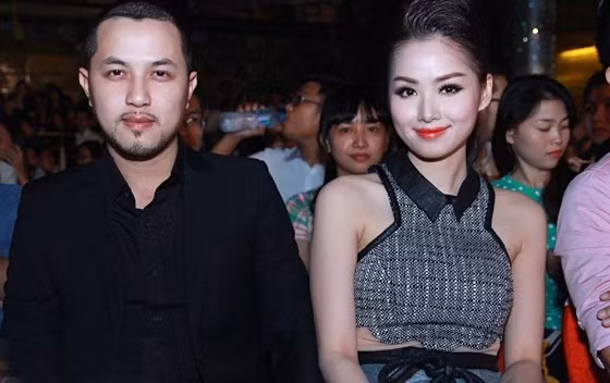  Tâm Tít - Thế Bảo: Việc chia tay Thế Bảo - anh trai ca sĩ Bảo Thy - là một trong những scandal ồn ào nhất của Tâm Tít. Tan vỡ sau một năm hẹn hò, cả hai khiến dư luận chóng mặt bởi nhiều lần tố nhau trên mạng. Phía Thế Bảo cho rằng hot girl Hà thành đã có lời lẽ khiếm nhã với gia đình anh và kể lể chuyện tiền bạc khi quen cô. Trong khi đó, Tâm Tít kể cô bị bạn trai đánh đập, chửi bới. Sau ồn ào, hiện hot girl có một cuộc sống êm đềm bên chồng là thiếu gia Chu Ngọc Thanh.