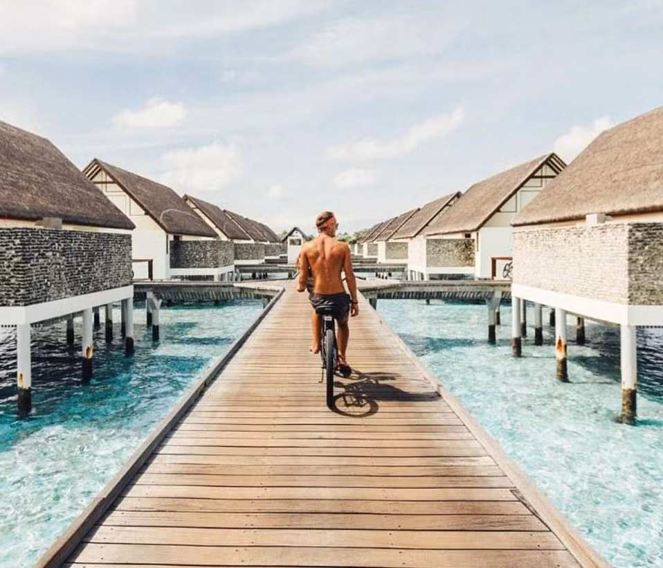 Morris từng chia sẻ rằng trong quá trình chụp và chỉnh sửa ảnh du lịch, anh cùng bạn gái đều là người rất cẩn thận, cầu toàn. Tuy nhiên, họ luôn cố gắng giữ vẻ chân thực, tự nhiên nhất.