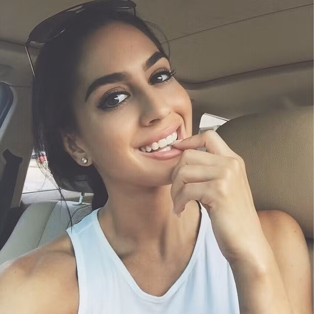 Tuy nhiên, mọi thứ đã thay đổi khi bản thân cô cảm thấy mình muốn làm một việc gì đó để giúp đỡ người khác nhiều hơn là thực hiện giấc mơ hiện tại cho mình.