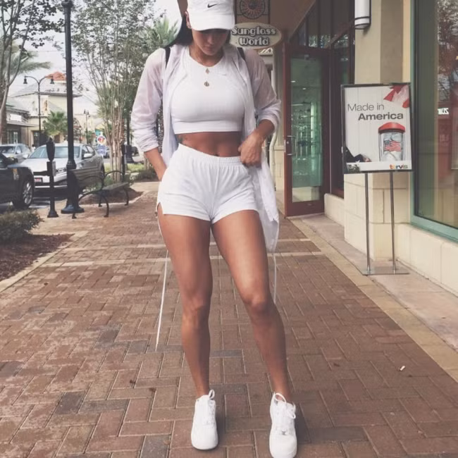 Khó khăn nguy hiểm là thế nhưng cô chưa bao giờ từ bỏ, vì cô nghĩ bản thân mình đã rất may mắn khi có đươc những trải nghiệm vô cùng tuyệt vời mà không phải ai cũng làm được ở độ tuổi này. Khoảng thời gian phục vụ trong quân ngũ, Hope đã luôn đấu tranh với bản thân về ước mơ từ thuở nhỏ, nói đúng hơn là cô gái này chưa bao giờ thôi hi vọng mình sẽ trở thành một người mẫu chuyên nghiệp.