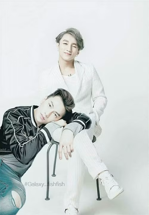 "Chắc ai đó sẽ sớm quay lại thôi... chắc ai đó sẽ sớm quay về thôi..."