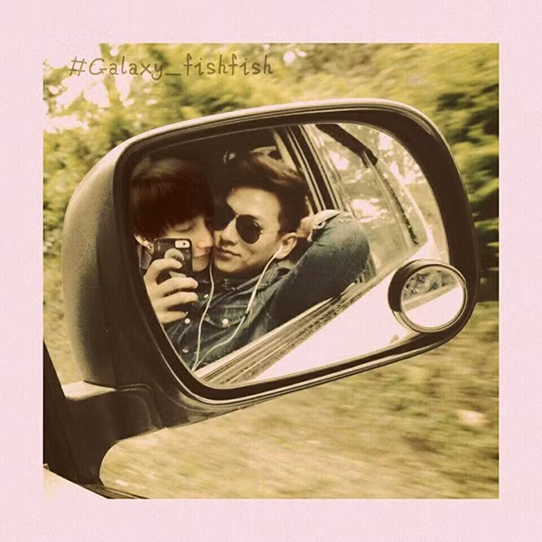 Cư dân mạng còn tạo điều kiện cho cả hai đi du lịch bên nhau một cách vui vẻ.