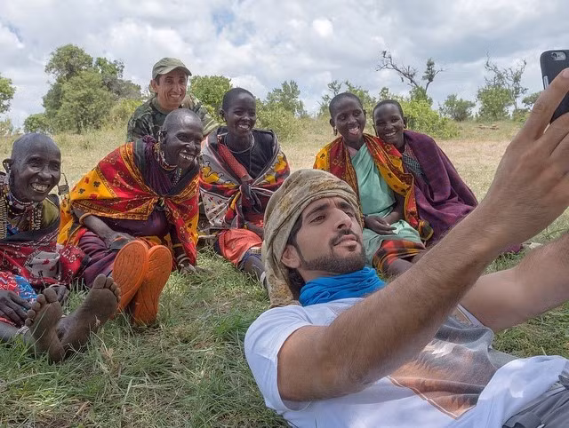 Trong bài phỏng vấn với Vision, Fazza từng nói rằng những tháng ngày tại Sandhurst cho anh biết tầm quan trọng của kỷ luật, cam kết, nhân đức, trách nhiệm cũng như cách làm việc nhóm, giá trị của sự vất vả cùng nhiều kiến thức bổ ích. Do đó, thái tử luôn coi trọng nền giáo dục. "Với một dân số trẻ, giáo dục sẽ tiếp tục là trụ cột cho sự phát triển của chúng tôi, luôn là ưu tiên hàng đầu", thái tử 8X cho hay. Có cuộc sống đủ đầy, giàu sang là vậy, song Fazza được nhiều người thân, nhân dân và cộng đồng mạng yêu mến bởi chính con người anh.