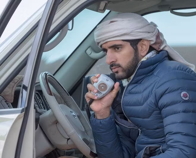 Sheikh Hamdan bin Mohammed bin Rashid Al Maktoum (hay Fazza, 34 tuổi) là con trai thứ hai của ông Sheikh Mohammed bin Rashid Al Maktoum - phó tổng thống kiêm thủ tướng của Các tiểu vương quốc Ả Rập thống nhất (UAE) - và người vợ đầu tiên. Ông Sheikh cũng là Emir (tiểu vương) của Dubai. Năm 2008, ông phong cậu hai làm thái tử Dubai, dù Fazza còn có một anh trai tên Sheikh Rashid bin Mohammed. 7 năm sau, vị hoàng tử này qua đời ở độ tuổi 33 vì bệnh tim.
