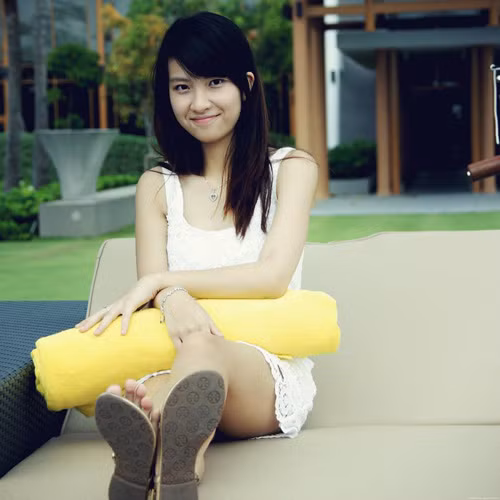 “Cũng có những điều không biết, mình thật thà trả lời là không biết, nhất định không múa rìu qua mắt thợ. Mỗi cuộc phỏng vấn giống một cuộc trò chuyện tình cảm, chân thành là việc mình nên làm, còn nhận hay không là việc của họ”, Sao Ly chia sẻ. So với việc trở thành một vị bác sĩ thực thụ, Sao Ly có cảm hứng nhiều hơn với việc nghiên cứu.