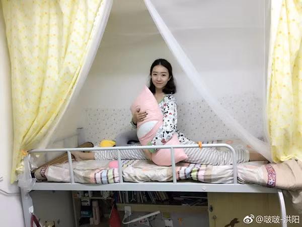 Trước khi đi ngủ cũng “check in” một tấm.