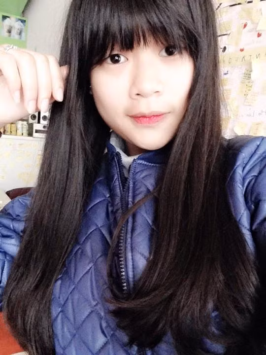 Được biết, hiện tại ngoài làm thêm công việc bảo vệ ở Aeon Mall, Thu Hiền còn kinh doanh mỹ phẩm, đồ làm đẹp trên mạng để kiếm thêm thu nhập. Cô sinh viên trẻ mong muốn có một cuộc sống bình yên, đơn giản với việc học tập và đi làm chăm chỉ.