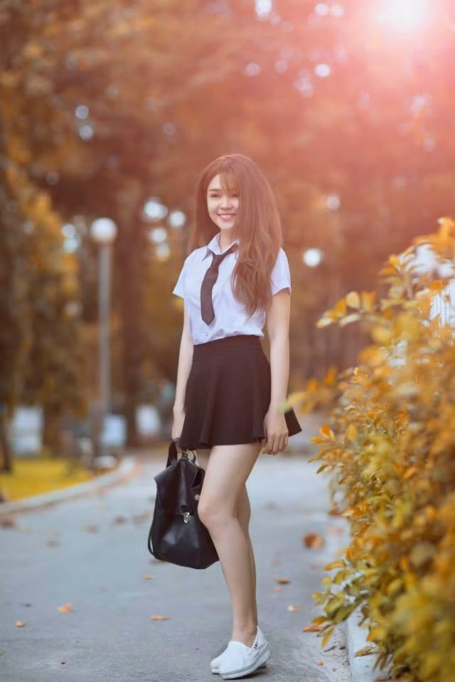 Ngoài được biết đến là một idol CCtalk, cô nữ sinh ĐH Nông lâm còn là một "bà chủ" của một shop bán hàng online, chuyên nhận order các mặt hàng quần áo, túi xách, mỹ phẩm... được khá nhiều bạn trẻ ở TP HCM biết đến.