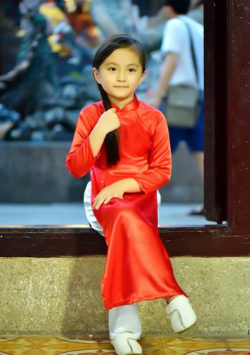 Giống như Tiểu Châu Tấn Bảo Anh, bé Bảo Thư cũng từng được khen ngợi hết lời, được so sánh với nhiều gương mặt diễn viên nổi tiếng cả trong và ngoài nước. Sự nổi tiếng của các bé thực sự trở thành niềm tự hào, hãnh diện của bố mẹ.