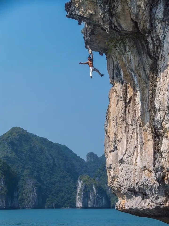 Theo chia sẻ của Vũ, trong suốt 7 năm tập luyện và chinh phục các ngọn núi ở nhiều độ cao khác nhau, anh chưa từng gặp tai nạn hay bất cứ vấn đề khó khăn nào. Những kỹ năng của Vũ có được là nhờ tham khảo trên mạng và tự tập luyện. Vốn có sức khoẻ dẻo dai, sự khéo léo nên Vũ không gặp nhiều khó khăn khi tập luyện.