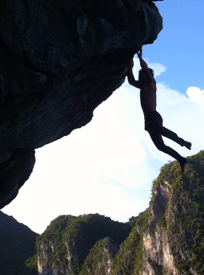 Hiện tại Vũ đang làm việc cho một công ty du lịch leo núi ở Hải Phòng. Anh luôn nhận được lời tán thưởng khi thể hiện tài năng đặc biệt, luôn khiến những vị khách đi leo núi phải há hốc mồm kinh ngạc khi thấy anh treo mình trên vách đá cao hàng chục mét mà trên người không có lấy một sợi dây bảo hộ.