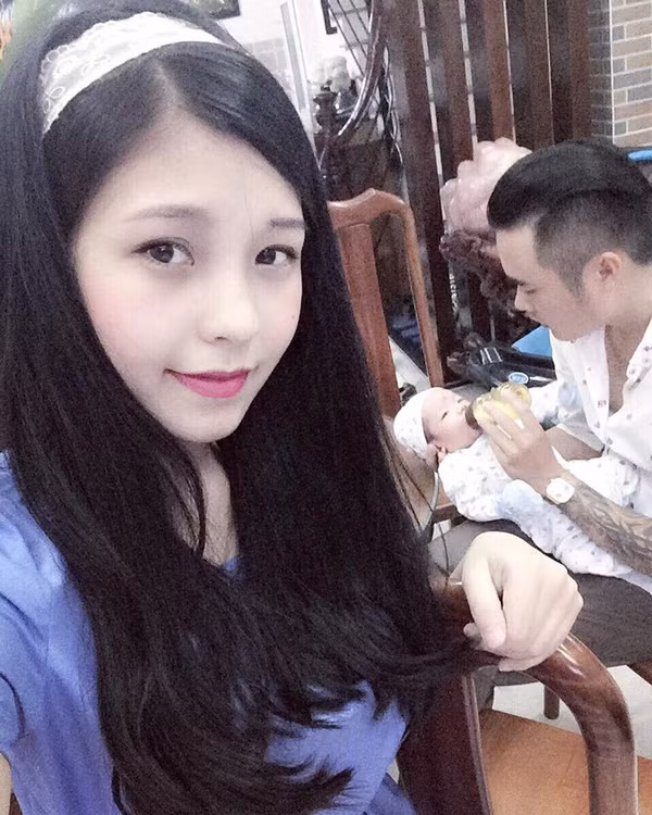 Thu Thảo khiến nhiều bà mẹ bỉm sữa, bạn bè cùng trang lứa của của cô phải ghen tị vì cuộc sống giản đơn nhưng quá đỗi hạnh phúc của cô. Với những việc làm như chăm, bế con, cho con uống sữa, rửa bát cho vợ... người chồng của Thu Thảo được nhận xét là thuộc hạng "vàng 10", "hiếm có khó tìm trong thời buổi hiện nay".