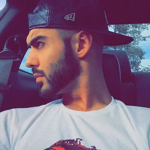 Tháng 9/2013, Omar nhận lời chính thức thăm Việt Nam và có buổi giao lưu với fan Việt tại TP HCM. Sau buổi giao lưu hiện tượng “hot boy bị trục xuất” gần như đã trở thành một trò hề với dân mạng Việt bởi sự thật rằng người ta đã tung hô “quá đáng” một anh chàng “chỉ được cái mẽ ngoài”, trong khi lại không thể hiện được nhiều tài năng.