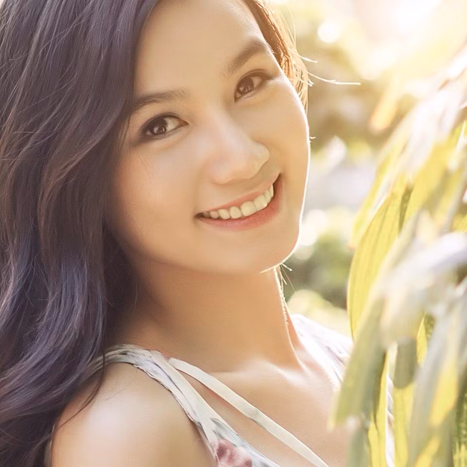 Lương Giang là cô giáo hot girl rất nổi tiếng của trường Đại học Sư phạm Nghệ thuật Trung ương. Cô giáo trẻ đẹp Lương Giang sở hữu ngoại hình đẹp, đậm chất phụ nữ Việt Nam dễ khiến trái tim đấng mày râu thổn thức ngay từ cái nhìn đầu tiên.