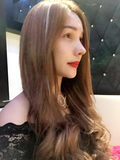 Mặc kệ những lời nhận xét có ý chê bai này, Hoàng My vẫn tự tin đăng thêm những hình ảnh chụp khuôn mặt mình lên mạng. Cô hài lòng với những gì mình đã làm, thấy bản thân đã đẹp hơn đúng như mong muốn và rất yên tâm bởi ca phẫu thuật của mình được áp dụng nhiều công nghệ chỉnh sửa hiện đại.