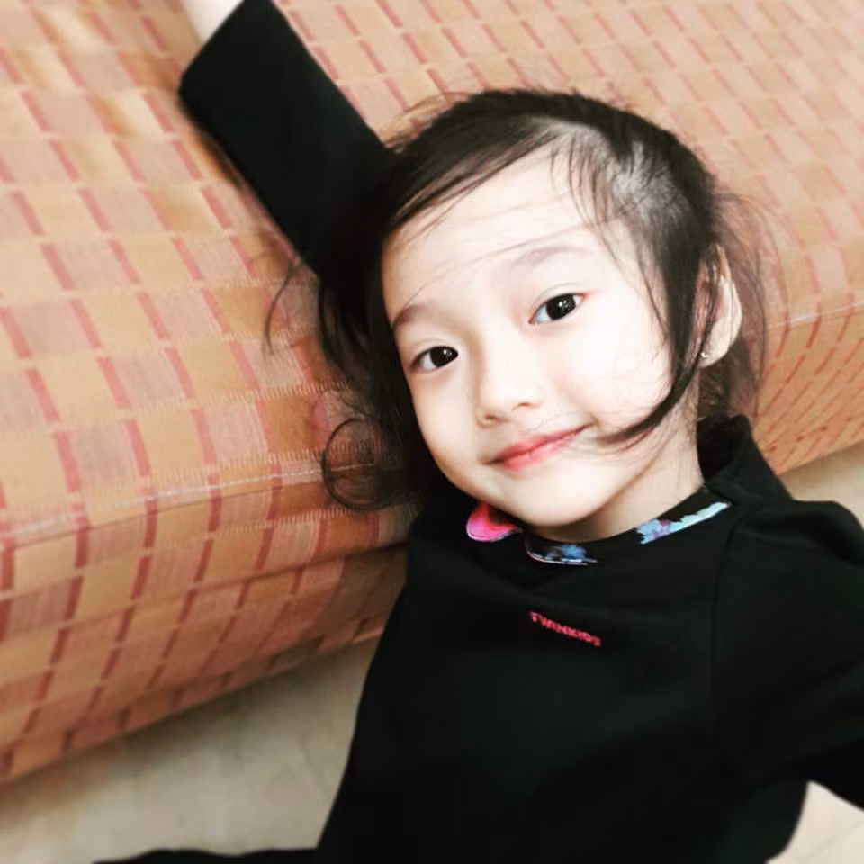 Bản thân cũng chưa hiểu chuyện gì đang xảy ra, chưa biết mình được xuất hiện trên báo... bé Bảo Anh hiện tại vẫn có cuộc sống bình thường. Chị Tuyết Anh cũng không có ý định nói cho con hiểu về những gì đang diễn ra vì muốn bé được sống, phát triển tự nhiên nhất.