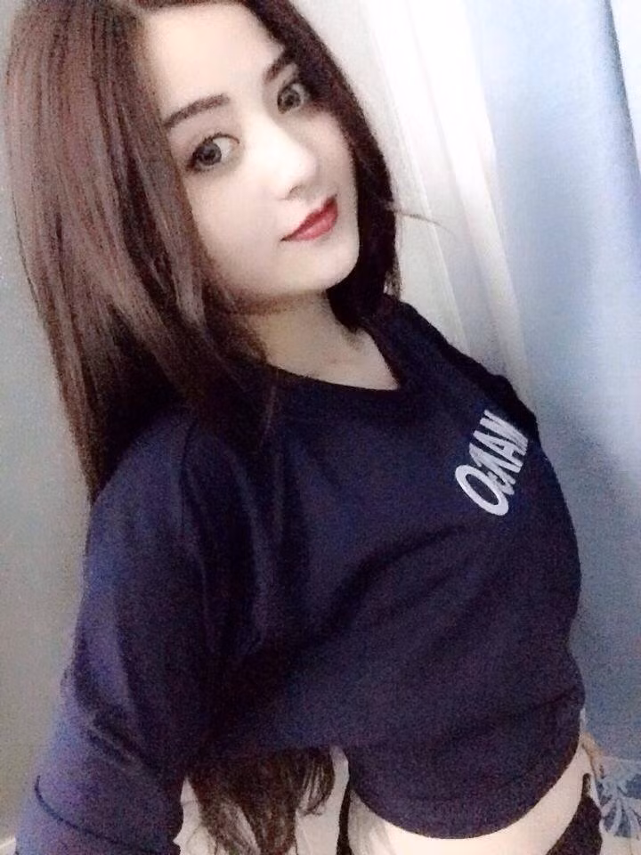 Và dù đã qua 3 lần sinh đẻ nhưng Thuý Vy vẫn giữ được vóc dáng thon gọn, nóng bỏng nhưng những thiếu nữ 18, đôi mươi.