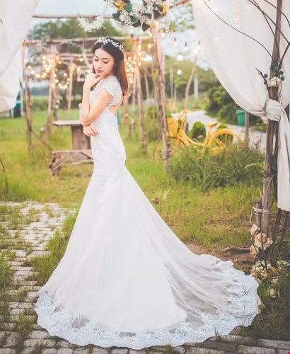 Vốn có niềm đam mê lớn với những cuốn sách, yêu và giỏi văn chương nhưng với ngành kinh tế đối ngoại, Ngọc Anh vẫn cho rằng bản thân mình có thể tiếp tục niềm đam mê cùng với ngành học này. Ham đọc, ham tìm tòi nhưng Ngọc Anh hoàn toàn không phải là một "mọt sách", cô nàng có phong cách sống rất năng động và có rất nhiều tài lẻ, năng khiếu khiến các bạn cùng trang lứa nể phục, yêu mến.