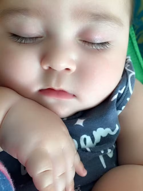 Theo chia sẻ của mẹ bé Salman, bé rất chịu ăn và thích uống sữa, chính điều này đã khiến bé trở nên bụ bẫm, khoẻ mạnh, ba mẹ chăm sóc cũng đỡ vất vả hơn.