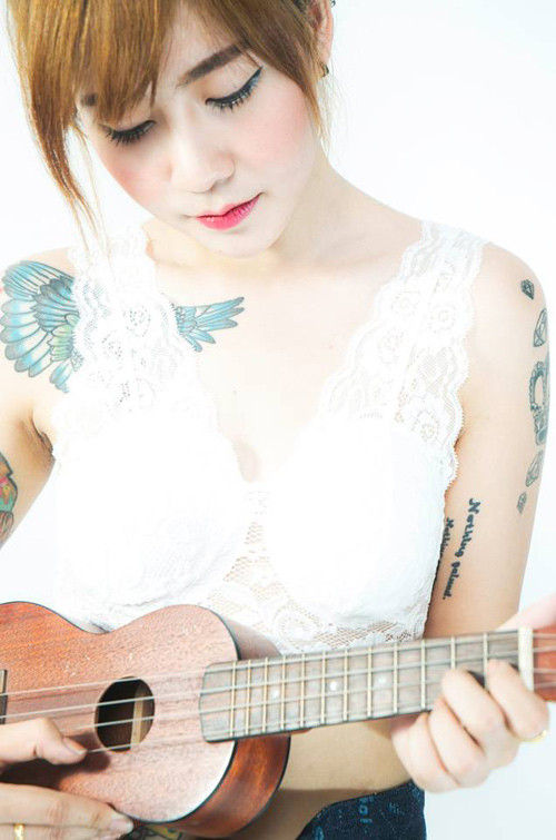 "Hot girl xăm trổ" là cách gọi quen thuộc của cư dân mạng Thái dành cho Punyaphat Pongsub. Ngoài ra Punyaphat Pongsub còn được khen ngợi là nhận là cô gái xăm mình xinh đẹp nhất Thái Lan.