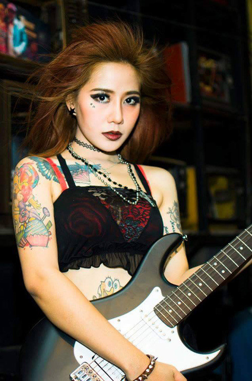 Các clip hướng dẫn dưỡng da của Punyaphat Pongsub luôn thu hút số người xem đông đảo, nhiều người tin tưởng những bí quyết mà cô hot girl có khuôn mặt ngây thơ này.