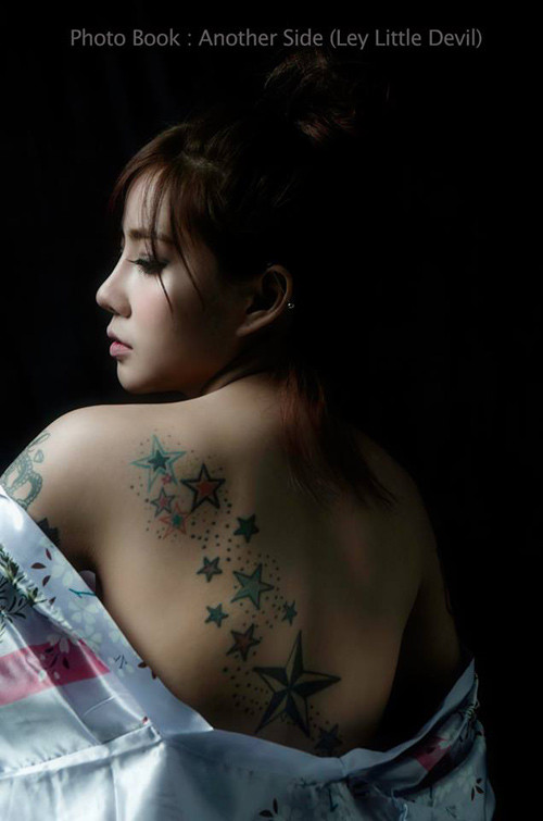 Với vẻ ngoài đáng yêu cùng nhiều tài lẻ khác nhau, Punyaphat Pongsub nhanh chóng trở thành một thần tượng mới của cư dân mạng Thái Lan.