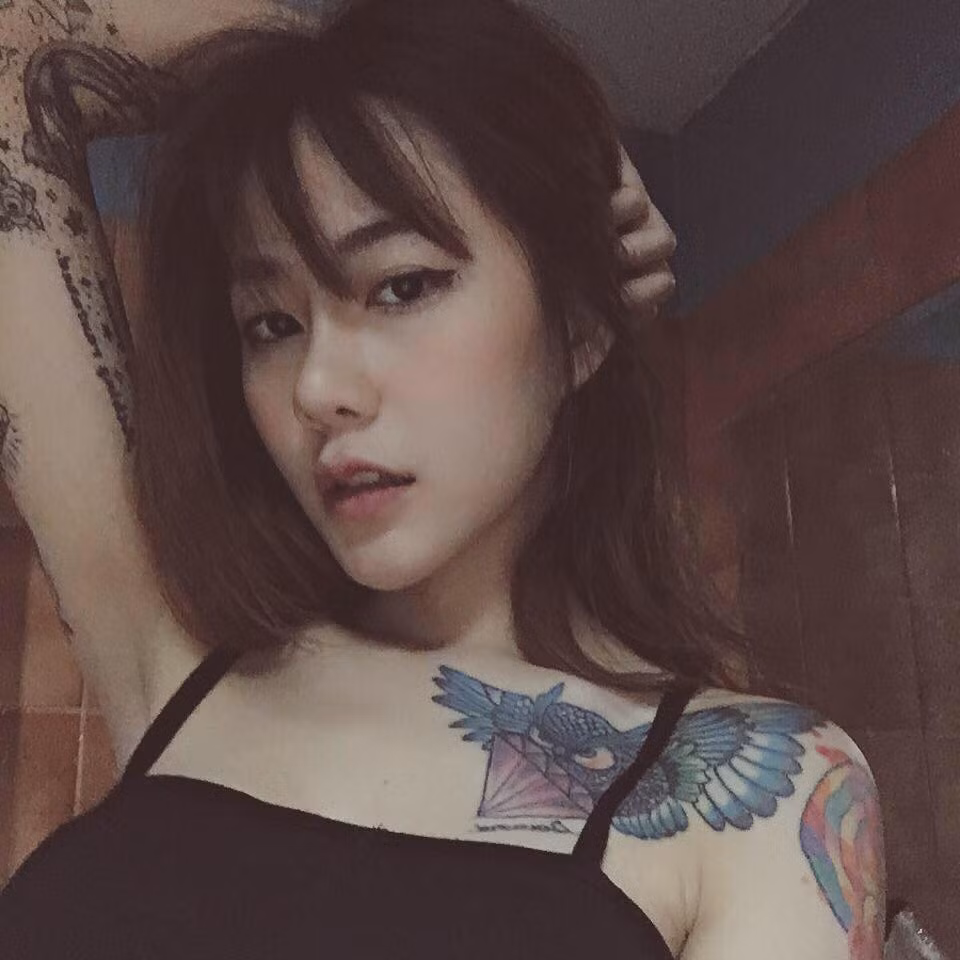 Được biết, xăm mình là thú vui của Punyaphat Pongsub. Một phần vì ý thích, một phần vì muốn tạo sự khác biệt so với những hot girl khác ở Thái Lan mà Punyaphat Pongsub đã quyết định "vẽ" lên người mình những hình xăm cỡ lớn, nghệ thuật và rất "ngầu".