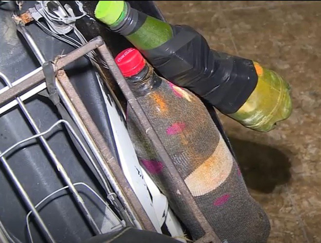 Các đối tượng hầu hết có tiền án tiền sự, đặc biệt một vài đối tượng từng có tiền án liên quan đến hành vi tàng trữ ma túy. (Chai bột ớt các đối tượng dùng để chống trả khi bị phát hiện, truy đuổi)