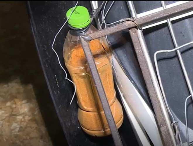 Ớt bột được các đối tượng mang theo để sẵn sàng chống trả lại người dân truy đuổi.