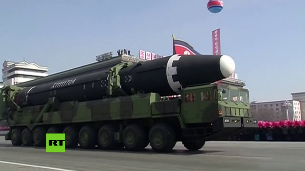 Loại tên lửa đạn đạo có tầm bắn xa nhất của Triều Tiên đó chính là tên lửa đạn đạo liên lục địa Hwasong-13, có tầm bắn từ 5.500 đến 6.000 km; tuy nhiên, tên lửa chỉ có thể bắn đến bang Alaska, mà không thể gây ra mối đe dọa cho các thành phố lớn của Mỹ.