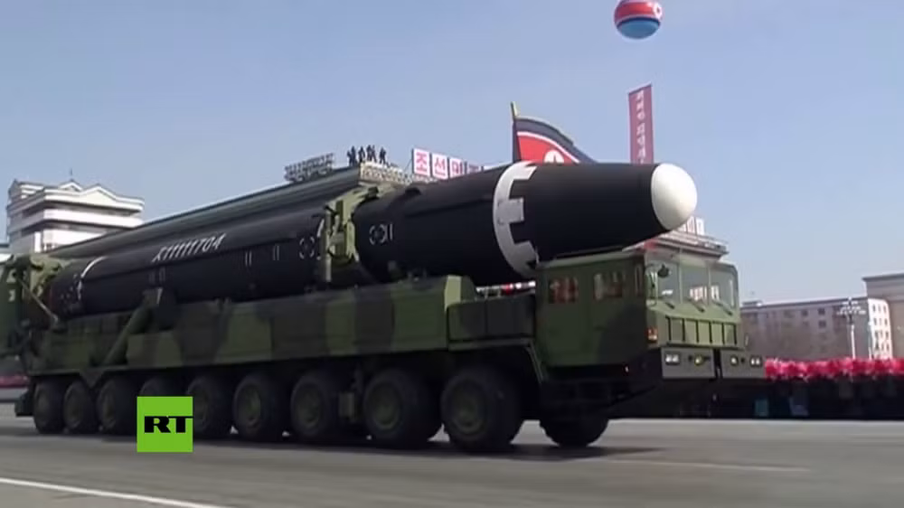 Loại tên lửa đạn đạo có tầm bắn xa nhất của Triều Tiên đó chính là tên lửa đạn đạo liên lục địa Hwasong-13, có tầm bắn từ 5.500 đến 6.000 km; tuy nhiên, tên lửa chỉ có thể bắn đến bang Alaska, mà không thể gây ra mối đe dọa cho các thành phố lớn của Mỹ.