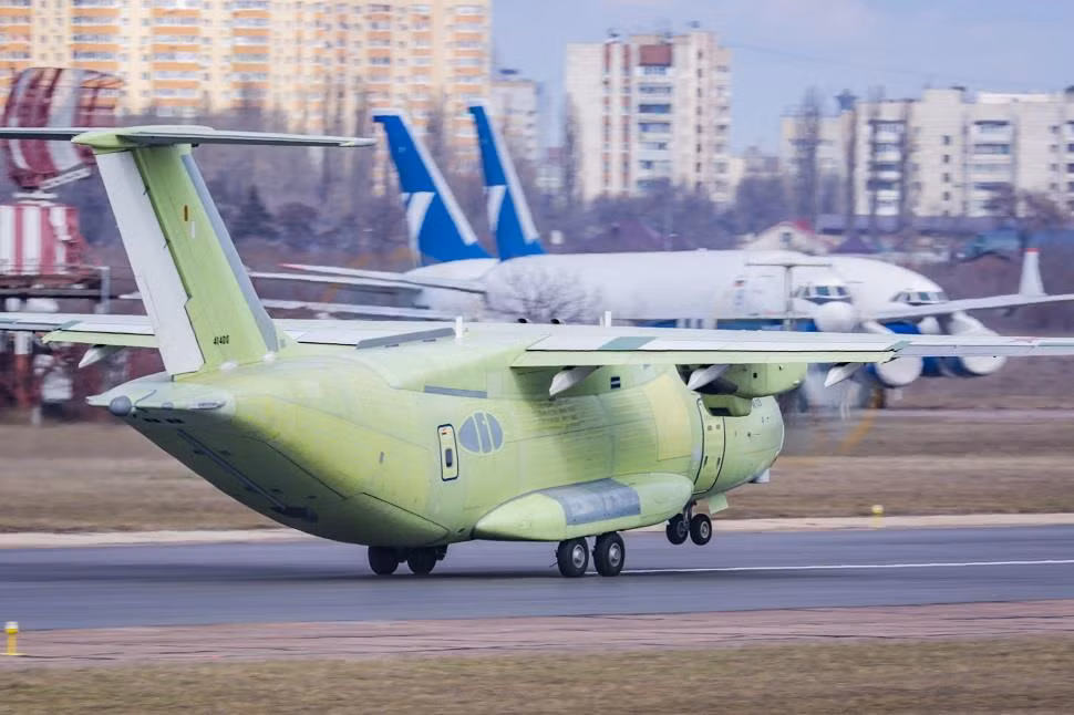 Đầu năm 2017, Thứ trưởng Bộ Quốc phòng Nga Yury Borisov cho biết Il-112V sẽ thực hiện chuyến bay đầu tiên vào tháng 7/2017. Đến tháng 6/2017, Nikolai Talikov, giám đốc thiết kế của Ilyushin nói rằng chuyến bay đầu tiên có thể phải lùi lại đến đầu năm 2018. Ảnh: UAC.