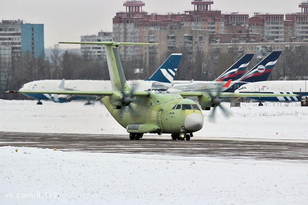 Quá trình phát triển Il-112V được khởi động từ đầu năm 2011. Il-112V dài 24 m, sải cánh 27,6 m, cao 8,9 m, trọng lượng cất cánh tối đa 21 tấn, tải trọng 5 tấn hàng hóa, hoặc 44 binh sĩ với đầy đủ trang bị. Ảnh: VK.