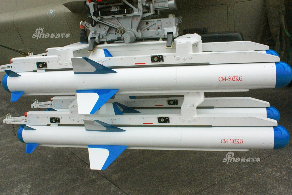 Ví dụ như, trong vai trò chống tăng, trực thăng tấn công Z-10ME có thể mang tới 8 tên lửa chống tăng CM-502KG có tầm phóng lên tới 25km, lắp đầu đạn nặng 11kg xuyên giáp 1.000mm. Nguồn ảnh: Sina