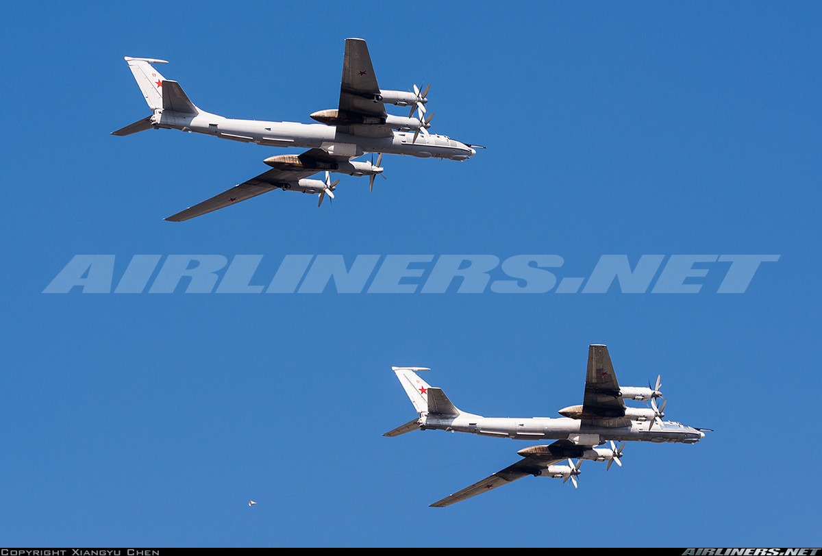 Trong một diễn biến liên quan, Bộ Quốc phòng Nga đã lên tiếng xác nhận hai máy bay săn ngầm Tu-142 ngày 2/11 thực hiện chuyến bay tuần tra thường xuyên dài 12 giờ trên hải phận quốc tế ngay ngoài khơi Na Uy."Tất cả các chuyến bay của máy bay hải quân Nga đều tuân thủ quy định về sử dụng không phận quốc tế, không xâm phạm vùng trời của các nước khác", Bộ Quốc phòng Nga nhấn mạnh. Nguồn ảnh: Airlines.net