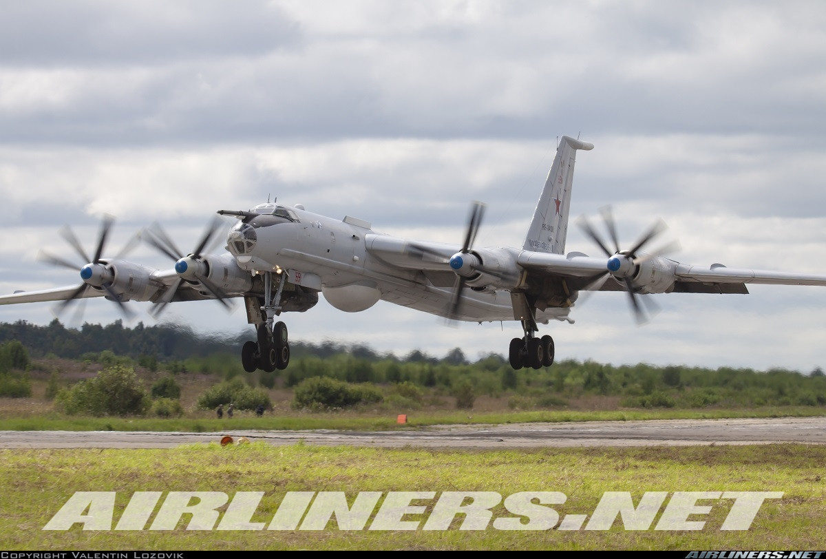 Thật vậy, việc một máy bay khổng lồ có sải cánh lên tới 50m, dài 53,08m – kích thước tương đương “thần tượng Không quân Mỹ B-52” không khỏi khiến các thủy thủ Mỹ phải “lạnh sống lưng”. Nguồn ảnh: Airlines.net