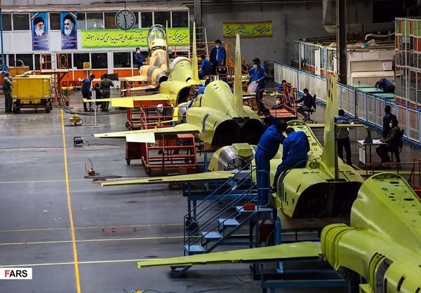 Hình ảnh bên trong nhà máy sản xuất chiến đấu cơ Koswar. Nguồn ảnh: Fars