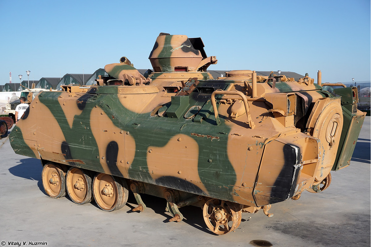 Chiếc ACV-15 được chuyển tới Nga theo các nguồn tin vốn từng nằm trong tay phiến quân Syria. Sau đó, trong các cuộc phản công, Quân đội Syria đã chiếm giữ được loại xe này và mau chóng chuyển chúng cho Moscow “nghiên cứu”. Nguồn ảnh: Vitaly-Kuzmin