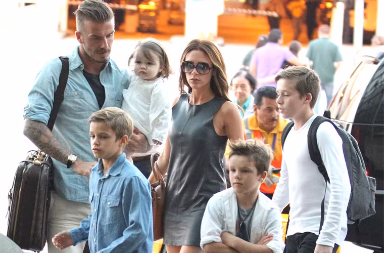 Hình ảnh đời thường, giản dị và sum vầy của 6 người nhà Beck-Vic.