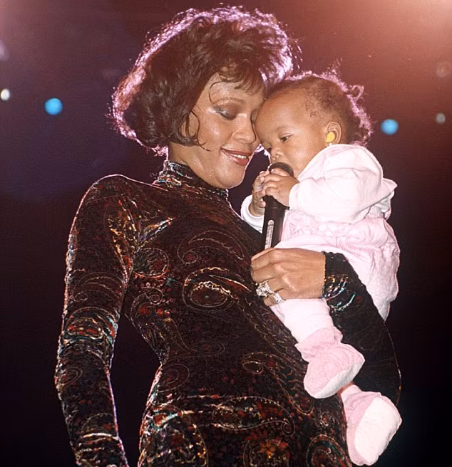 Nhung khoanh khac vui buon trong cuoc doi con gai Whitney Houston-Hinh-3